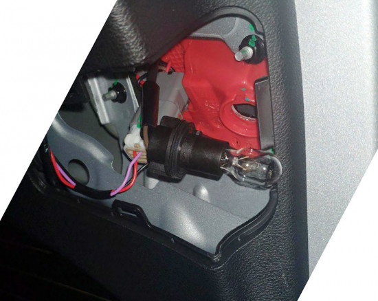05-geely-atlas-патрон-замена-лампы-заднего-хода.jpg