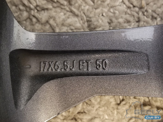17x6.5J 5х114.3 ET50 DIA54.1 с шинами 215/60 R17 (Geely Coolray SX11)